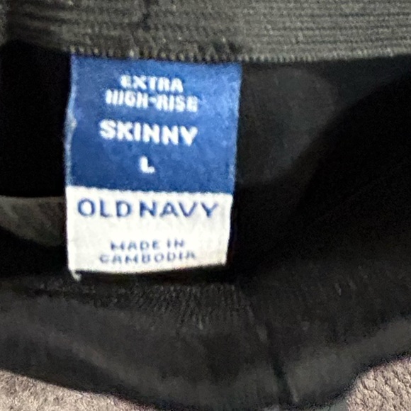 Old Navy Extra High-Waisted Stevie Split-Front Skinny Pants - Picture 5 of 5